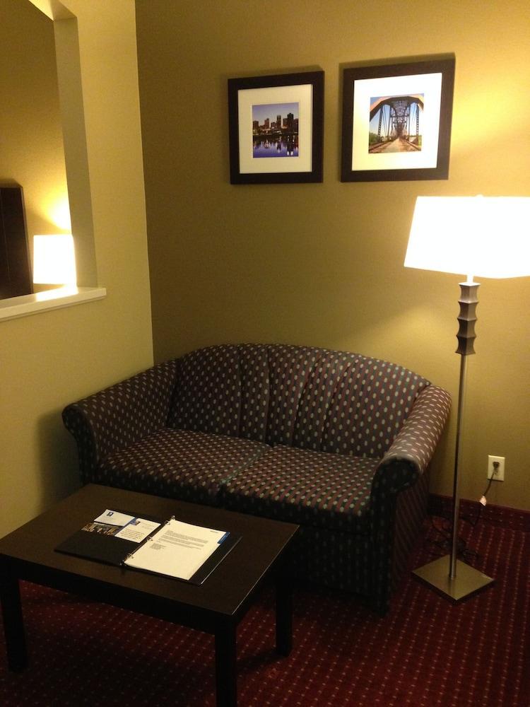 Quality & West Hotel 2*