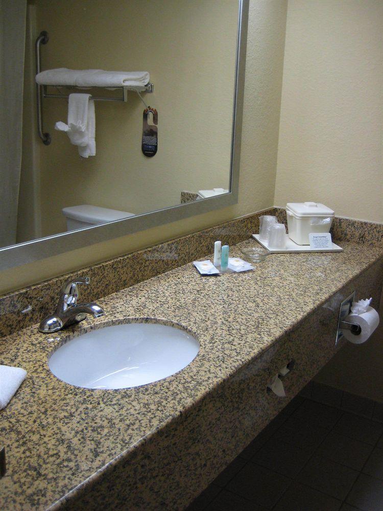 Quality & West 2* Little Rock